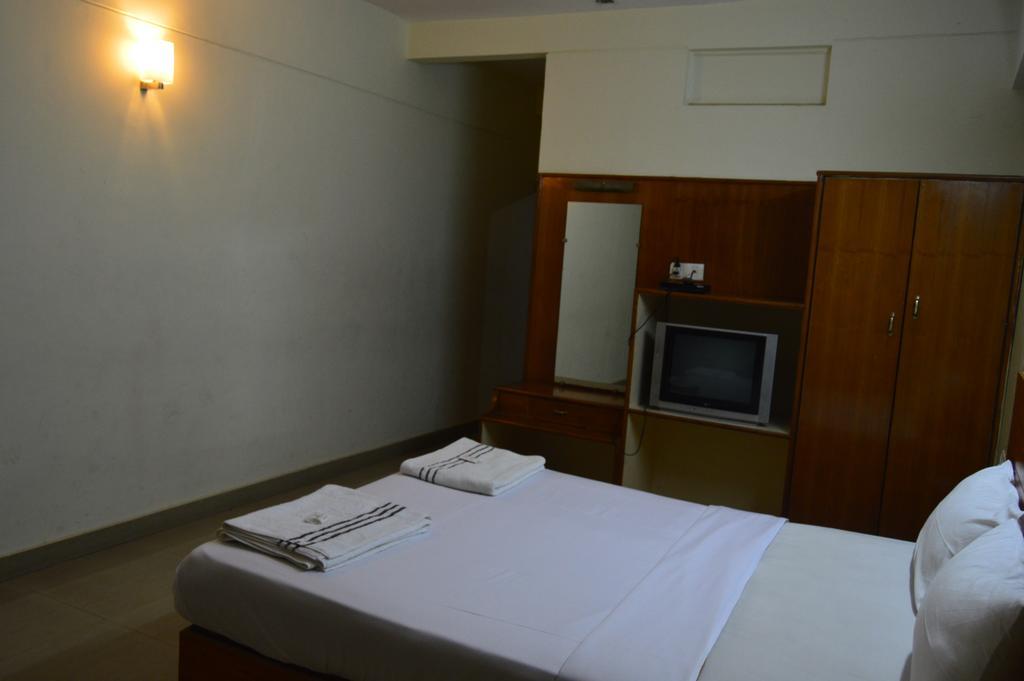 Qik Stay @ S.K. Continental Mysore Exterior foto
