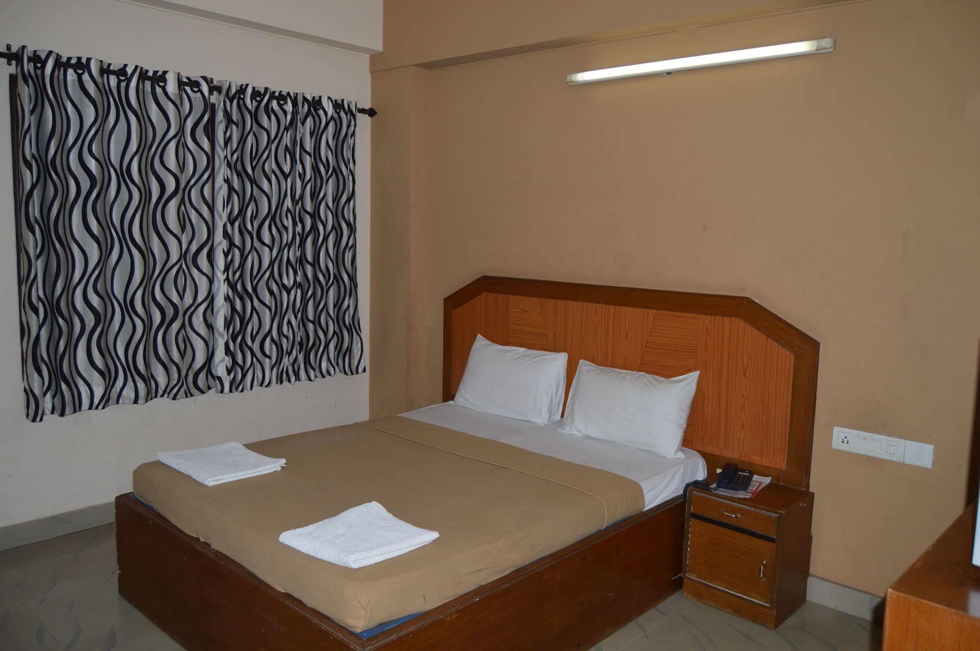 Qik Stay @ S.K. Continental Mysore Exterior foto
